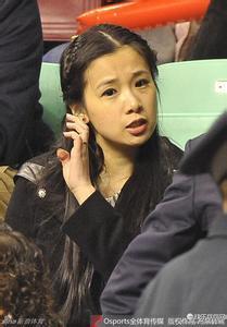 杨鸣老婆唐佳良资料,篮球名将杨鸣与贤内助唐佳良的幸福生活